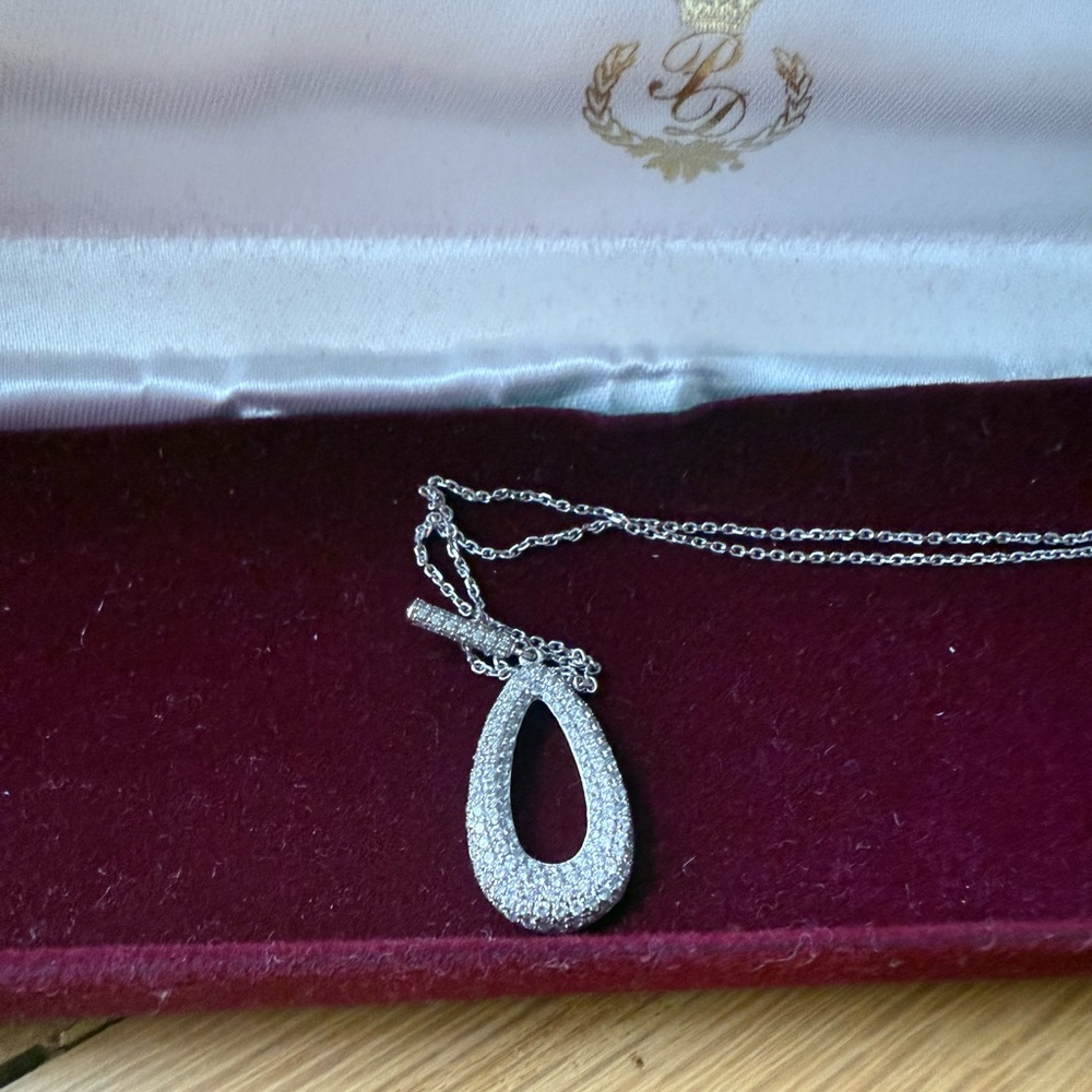 Elegant Silver Pendant Necklace 14kt